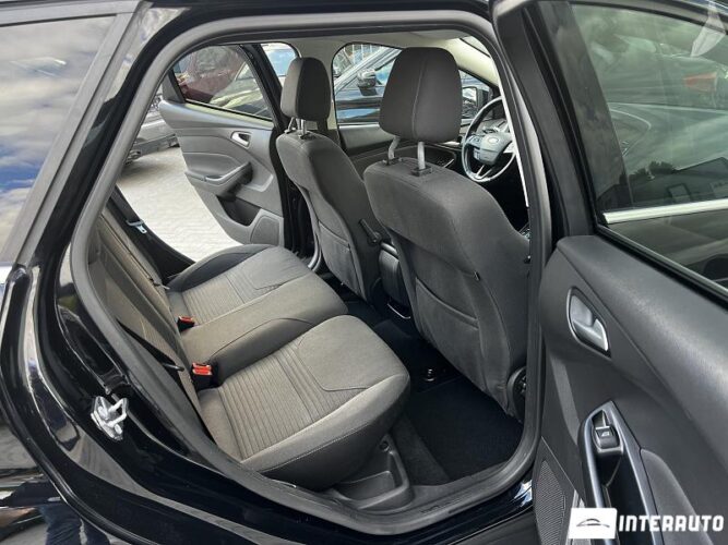 Ford Focus 43 interauto-car
