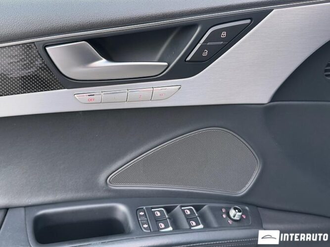 Audi S8 46 interauto-car