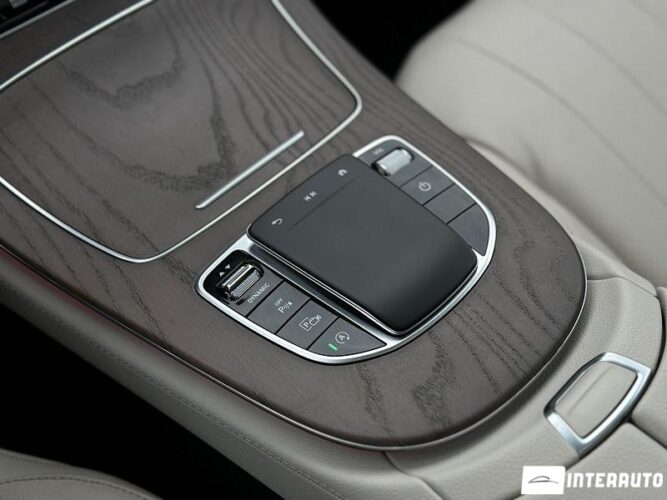 Mercedes E 350 46 interauto-car