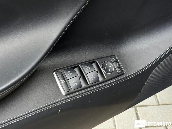 Tesla Model S 34 interauto-car