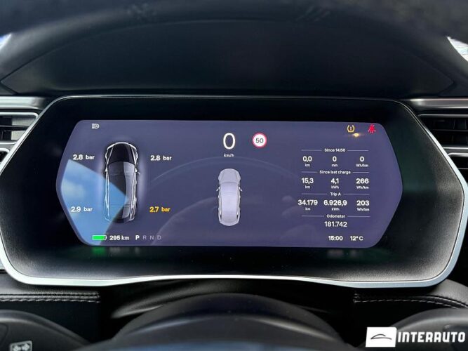 Tesla Model S 37 interauto-car