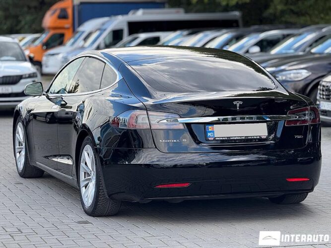 Tesla Model S 31 interauto-car