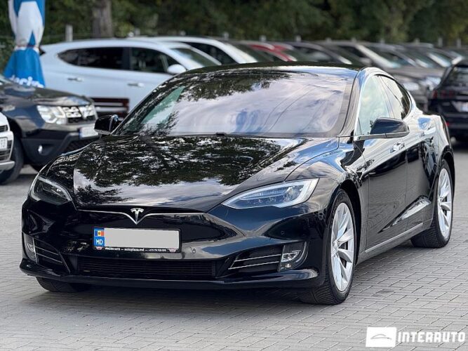 Tesla Model S 28 interauto-car