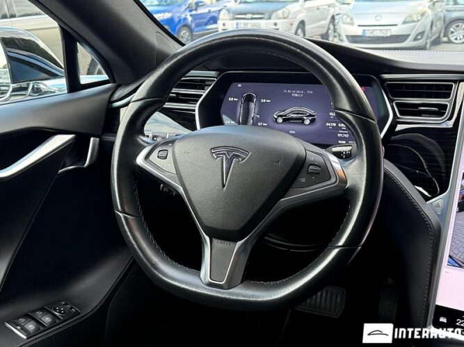 Tesla Model S 36 interauto-car