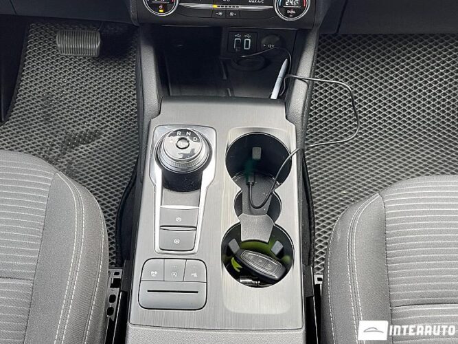 Ford Kuga 41 interauto-car