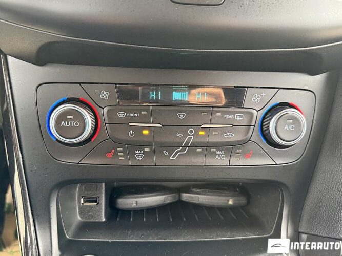 Ford Focus 41 interauto-car