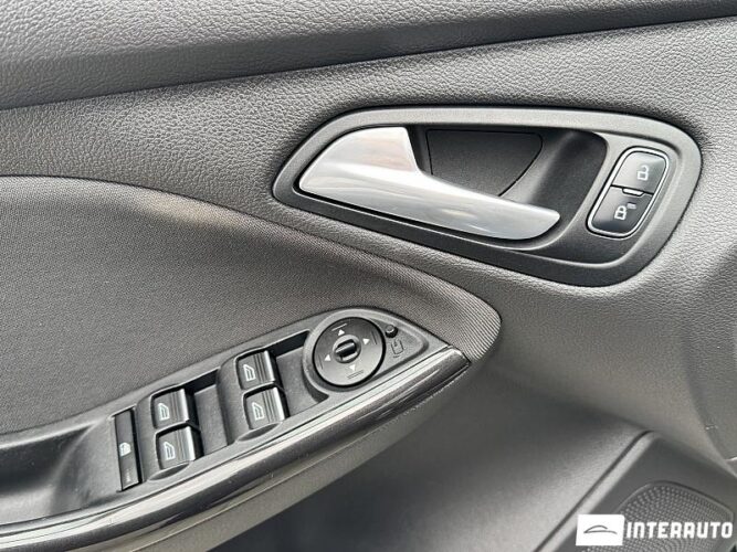 Ford Focus 47 interauto-car