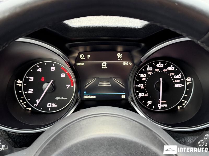 Alfa Romeo Stelvio Sprint 22 automobil-interauto