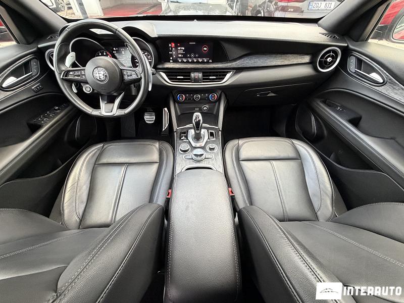 Alfa Romeo Stelvio Sprint 25 automobil-interauto
