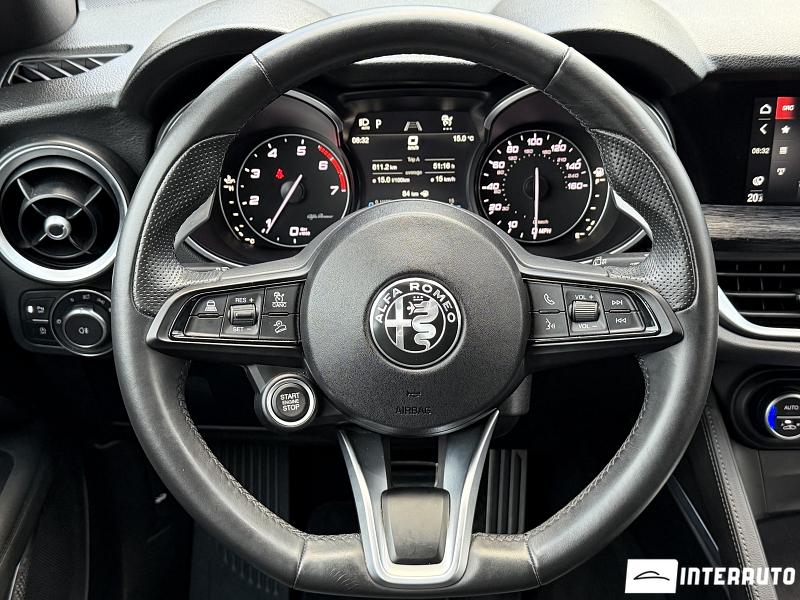 Alfa Romeo Stelvio Sprint 26 automobil-interauto