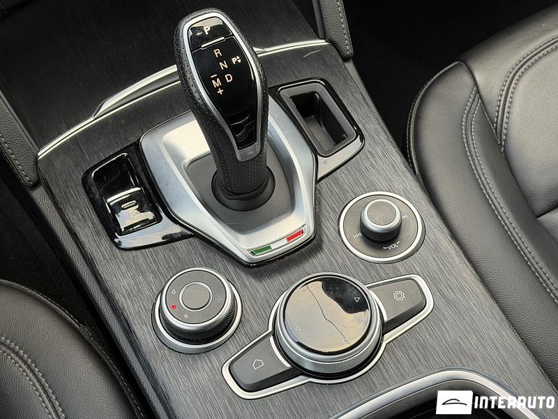 Alfa Romeo Stelvio Sprint 24 automobil-interauto