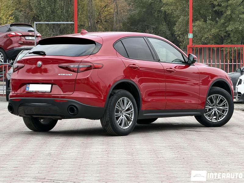 Alfa Romeo Stelvio Sprint 12 automobil-interauto