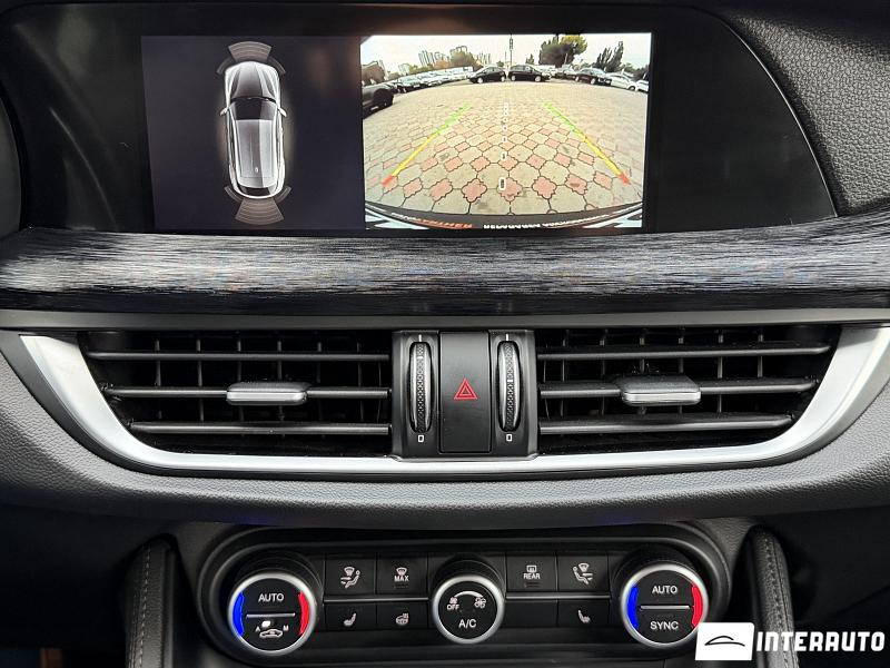 Alfa Romeo Stelvio Sprint 23 automobil-interauto