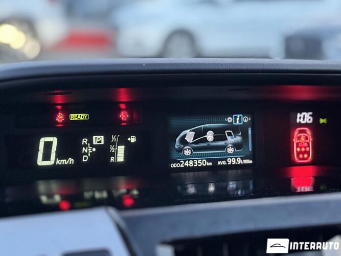 Toyota Prius Plus / V 37 interauto-car