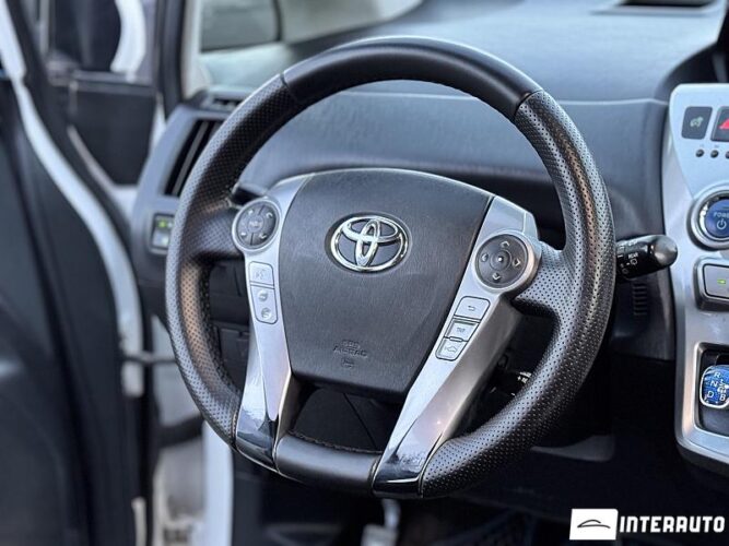 Toyota Prius Plus / V 36 interauto-car
