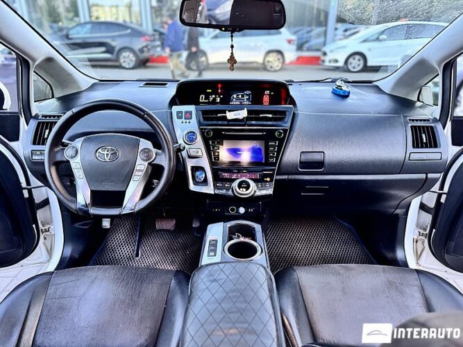Toyota Prius Plus / V 40 interauto-car