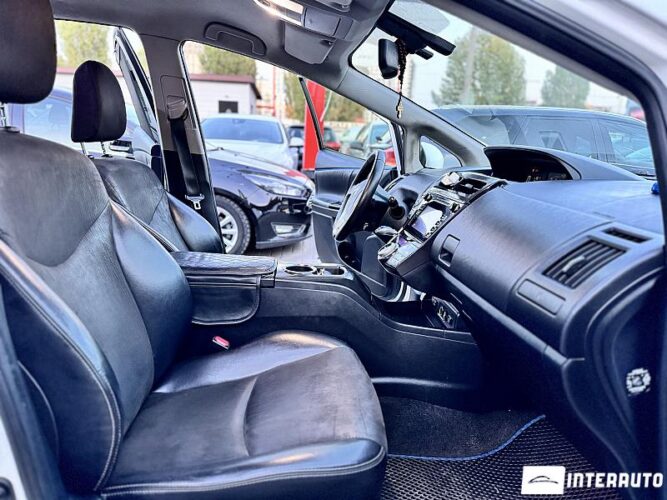 Toyota Prius Plus / V 42 interauto-car