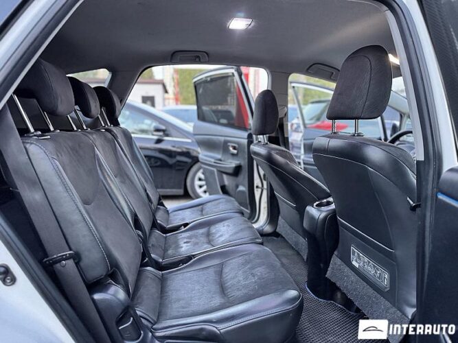 Toyota Prius Plus / V 43 interauto-car