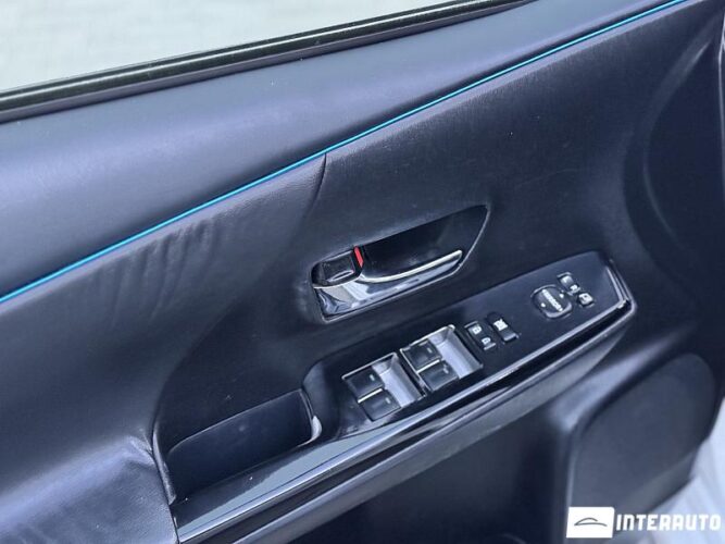 Toyota Prius Plus / V 32 interauto-car