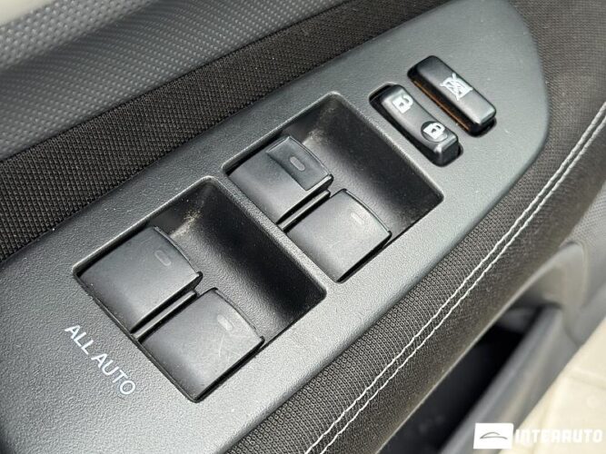 Toyota Auris 44 interauto-car