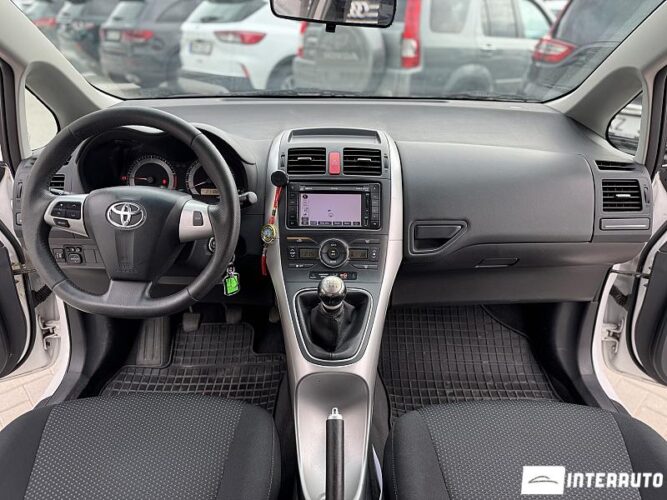 Toyota Auris 34 interauto-car