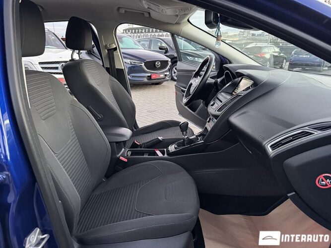 Ford Focus 47 interauto-car