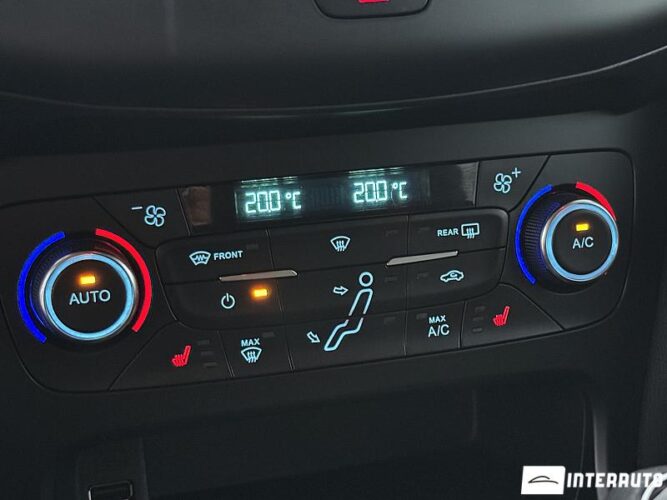 Ford Focus 42 interauto-car