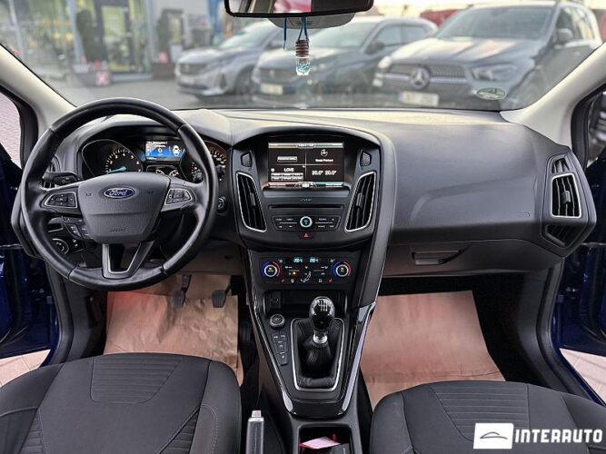 Ford Focus 37 interauto-car