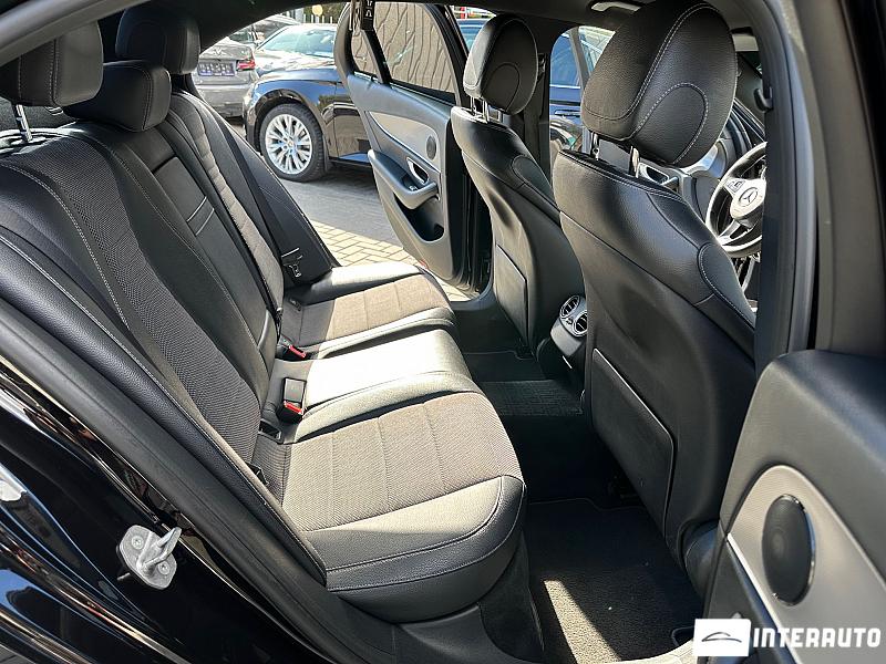 Mercedes E 220 27 automobil-interauto