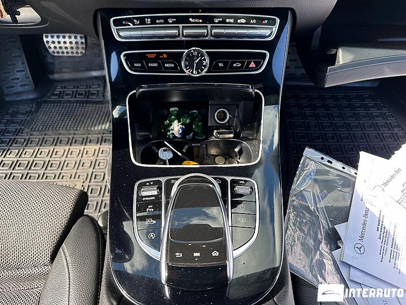 Mercedes E 220 22 automobil-interauto