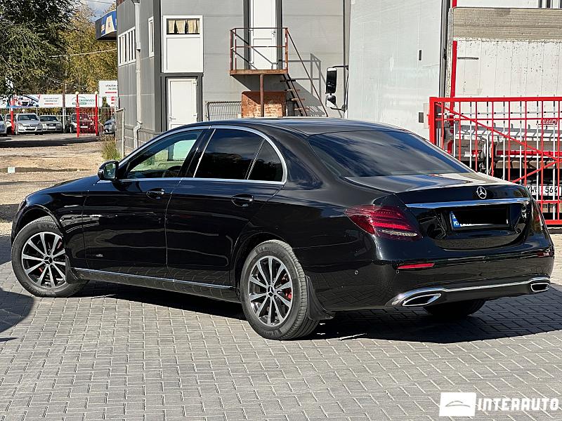 Mercedes E 220 14 automobil-interauto