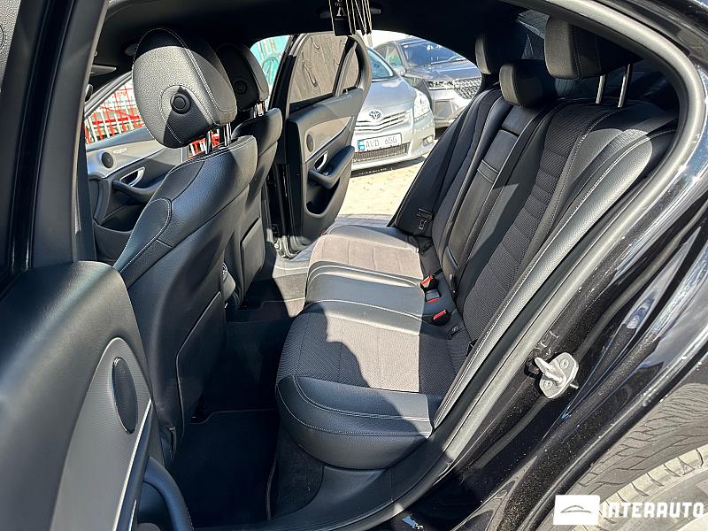 Mercedes E 220 26 automobil-interauto