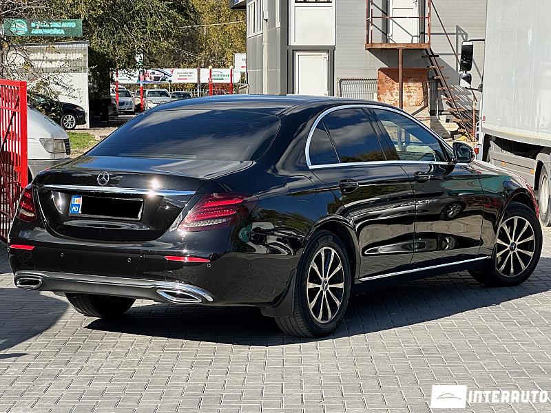 Mercedes E 220 12 automobil-interauto