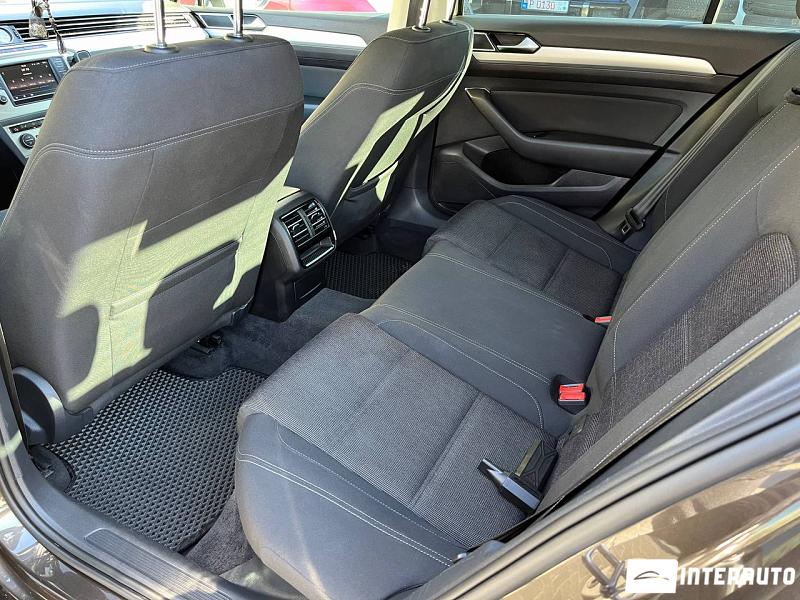 Volkswagen Passat 24 automobil-interauto