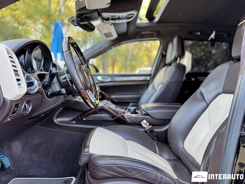 Porsche Cayenne Turbo 18 automobil-interauto