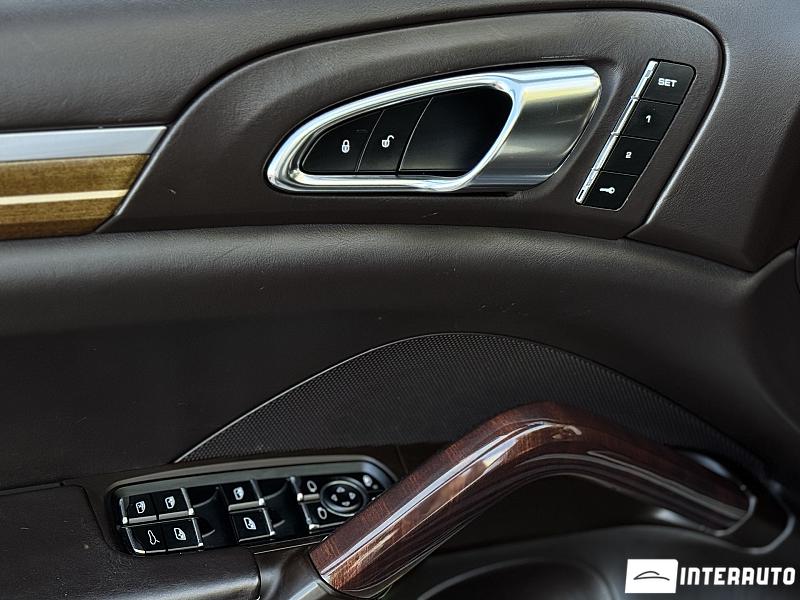 Porsche Cayenne Turbo 16 automobil-interauto