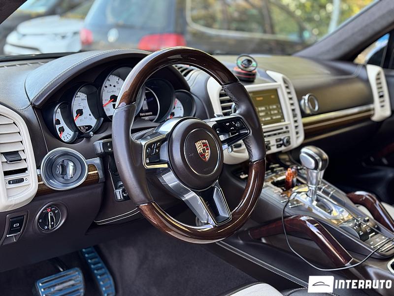 Porsche Cayenne Turbo 20 automobil-interauto