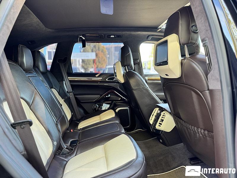 Porsche Cayenne Turbo 30 automobil-interauto