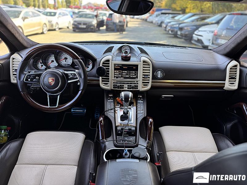 Porsche Cayenne Turbo 28 automobil-interauto