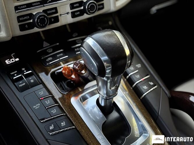 Porsche Cayenne Turbo 48 interauto-car