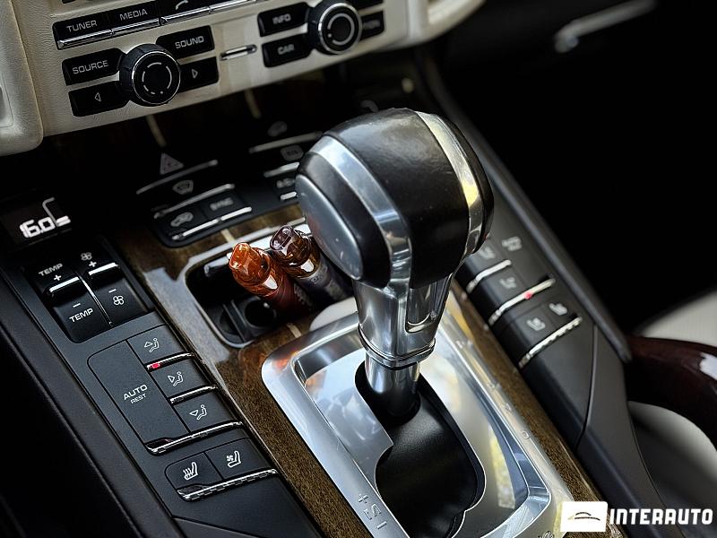 Porsche Cayenne Turbo 26 automobil-interauto