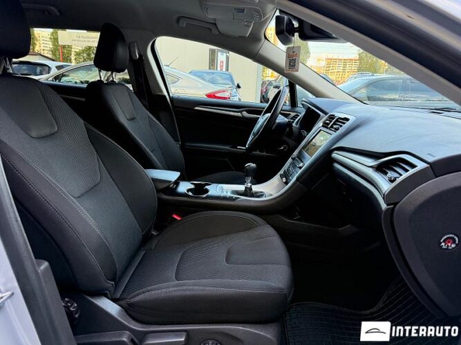 Ford Mondeo 40 interauto-car