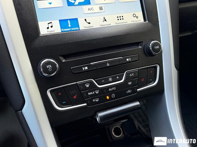 Ford Mondeo 37 interauto-car