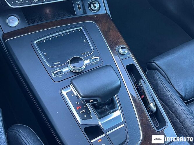 Audi Q5 43 interauto-car