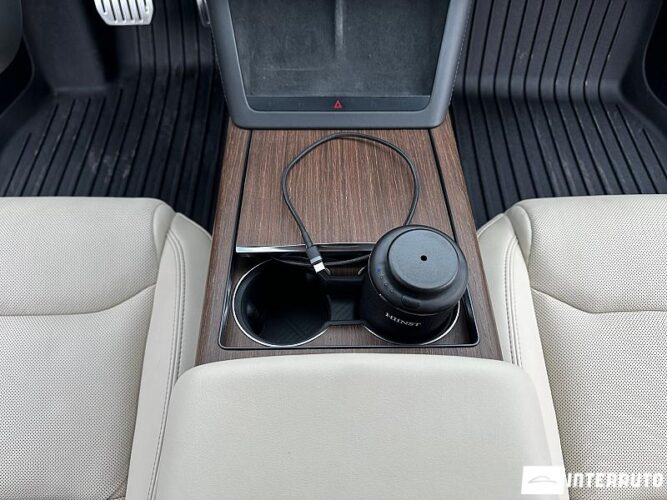 Tesla Model S 47 interauto-car