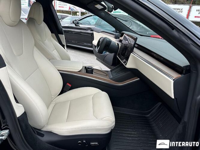 Tesla Model S 38 interauto-car