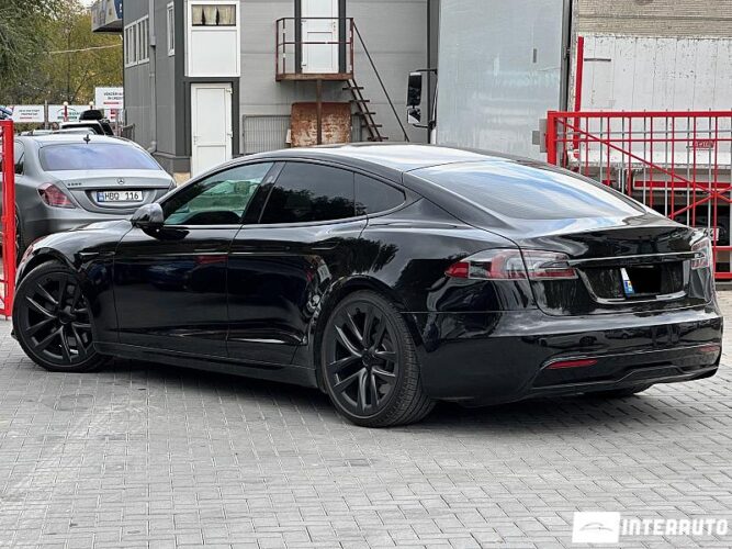 Tesla Model S 36 interauto-car