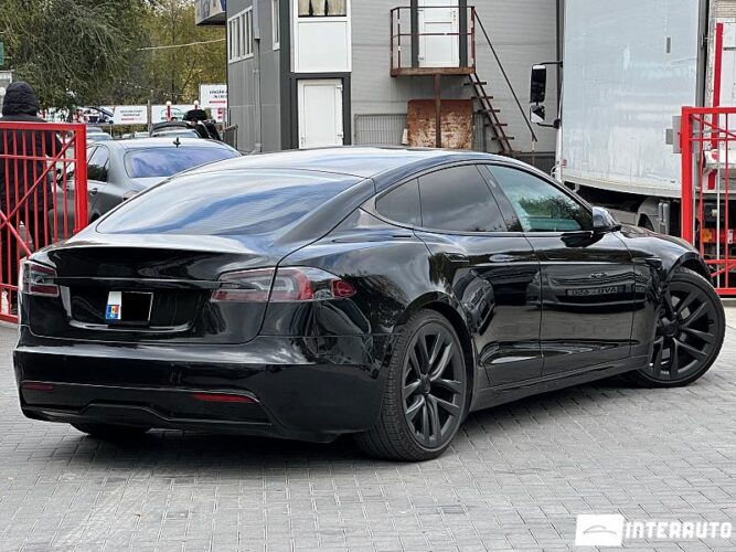 Tesla Model S 35 interauto-car