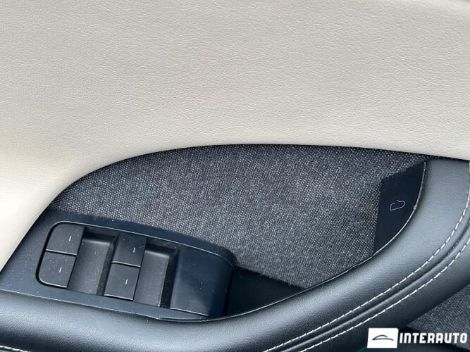 Tesla Model S 46 interauto-car