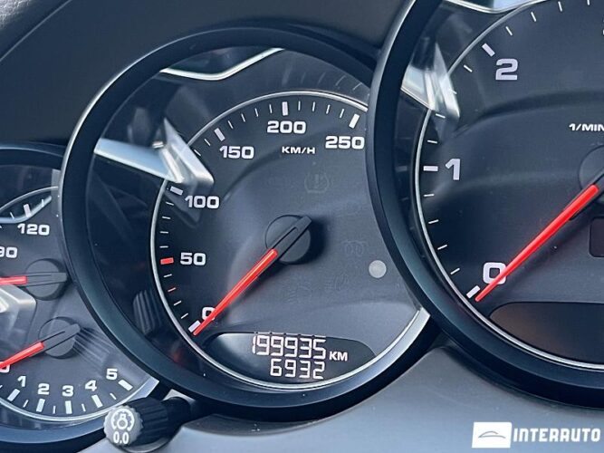 Porsche Cayenne 33 interauto-car